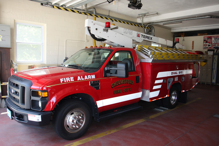 2009 Ford F-450 Fire Alarm service truck with Terex bucket based at North Fire Station