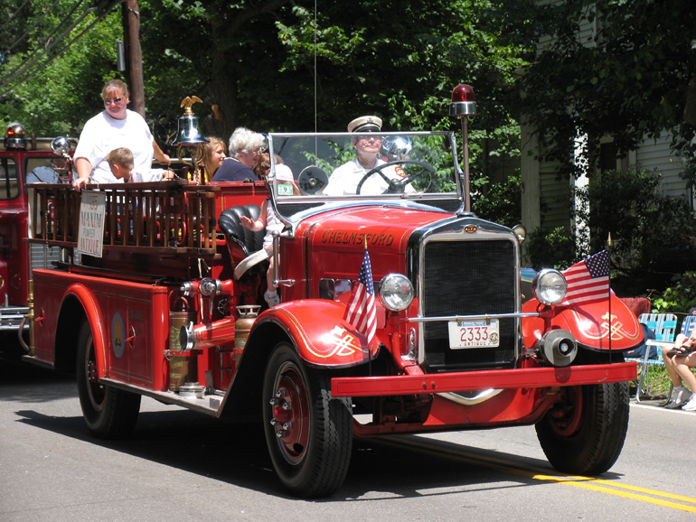 1935 Maxim antique Engine 4 Pumper in the 2005 July 4 Parade