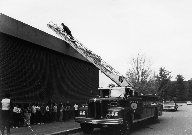 Fire Prevention Week in 1982, demonstration for schoolchildren of how the aerial ladder works on the 1962 Maxim