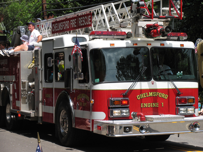 2001 Quint Engine 1 in the 2005 July 4 Parade